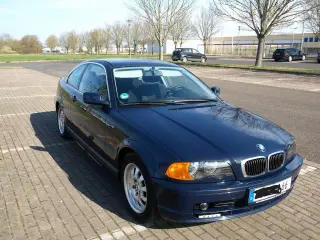 BMW 3er Coupé 2002, Coupé in dunkelblau