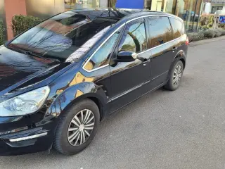 Angekaufter Ford S-Max 2011 in schwarz