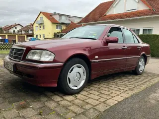 Angekaufter Mercedes C-Klasse 1998 in dunkelrot